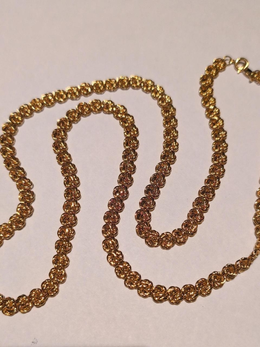 Trifari Vintage necklace, gold tone, rose link chain, Trifari. Women Vintage